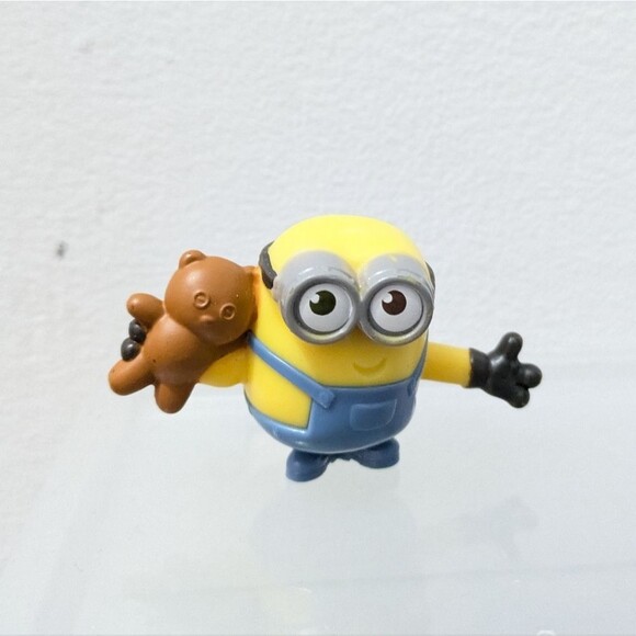 McDonalds The Rise of Gru Bob Minion with Teddy Bear Happy Meal Toy Fig - Picture 1 of 9